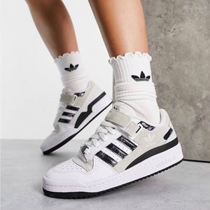 Women’s 6.5 white marble forum adidas